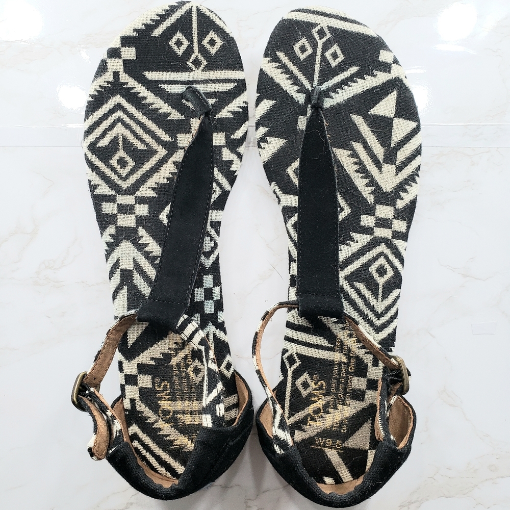 Black White Aztec Print T-Strap Flat Sandals